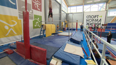 Юные спортсменки со всей России приехали в Петербург на состязания по спортивной гимнастике «Снежинка-2025»