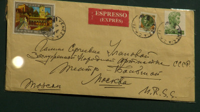 На выставке в Шереметевском дворце представили письма Улановой и костюм Гурченко