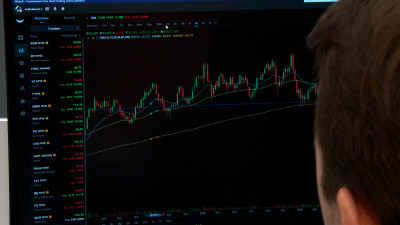 Акции СПб Биржи выросли почти на 40% за три дня