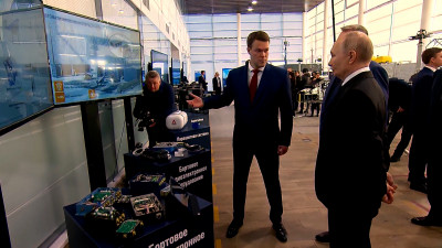 В ходе визита в Петербург Владимир Путин побывал на научно-производственном предприятии «Радар ммс»