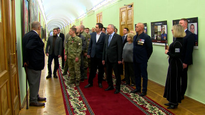 В Смольном открылись две выставки, посвященные бойцам СВО