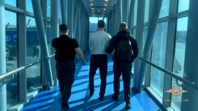 Из США в Россию депортировали фигуранта дела о разбойном нападении в Пулково