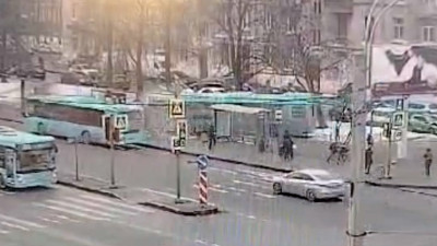 Полиция показала полное видео ДТП с автобусами на Ленинском проспекте