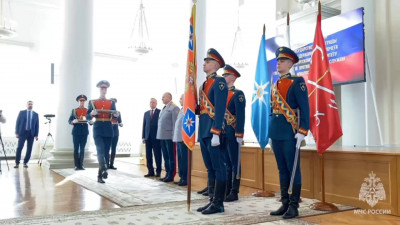 Губернатор Александр Беглов и глава МЧС Александр Куренков вручили награды лучшим бойцам Санкт-Петербургского пожарно-спасательного гарнизона