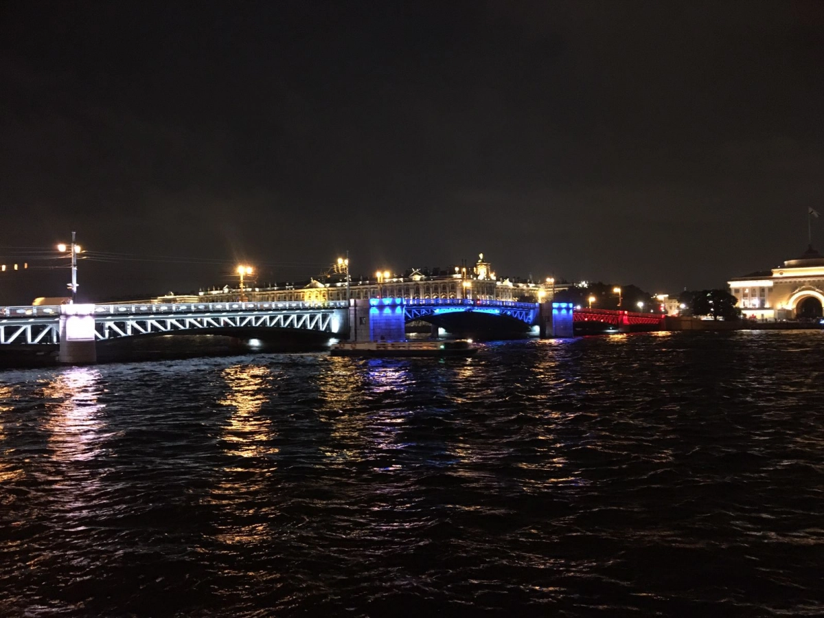 Троллейбусы вернутся на Дворцовый мост с 4 октября - tvspb.ru