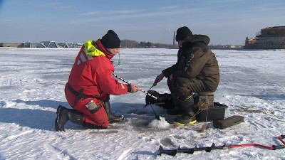С начала 2025 года петербургские спасатели оказали помощь на льду полусотне человек