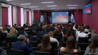 На студенческом форуме в Петербурге рассказали о мерах поддержки молодых семей