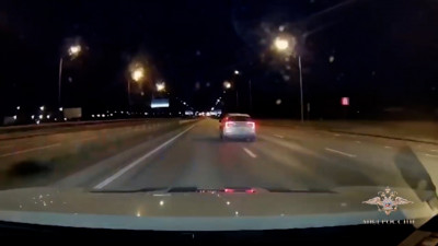 В Петербурге полиция со стрельбой задержала выпившего водителя каршеринга — видео