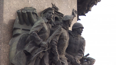 У обелиска «Городу-герою Ленинграду» прошла торжественно-траурная церемония