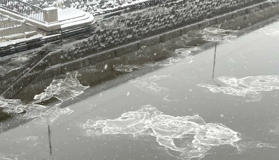 Снежура появилась на Обводном канале в Петербурге - tvspb.ru