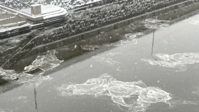 Снежура появилась на Обводном канале в Петербурге