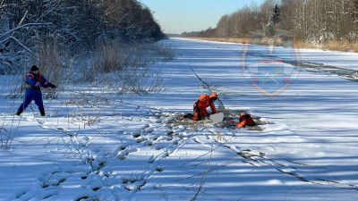 Мотоциклист провалился под лед на Новоладожском канале