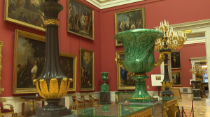 Уникальный экспонат: тайна мебельного гарнитура Золотой гостиной