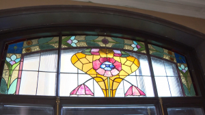 Опаловое стекло и фактурное остекление: в доходном доме Глазера восстановили витражи 1906 года