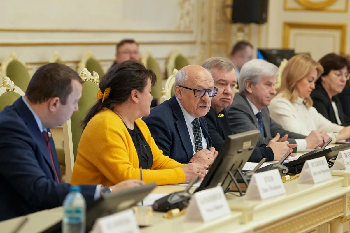 В Мариинском дворце обсудили инициативы по расширению мер соцподдержки многодетных семей - tvspb.ru