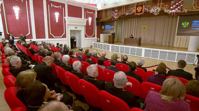 Владимир Путин: Доверие к судейской власти со стороны людей зависит от глубоких знаний, компетентности, высокого профессионализма всех, кто занят в судопроизводстве