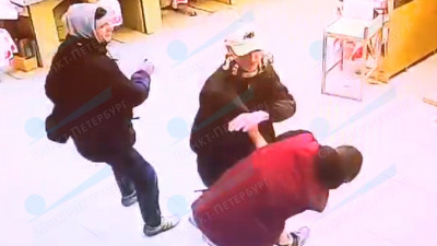 Двое парней облили газом сотрудника магазина на Ветеранов и украли алкоголь