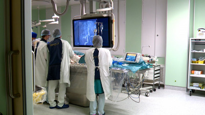 Ребенка придавило шкафом в школе в Купчино – мальчик в коме