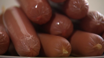 Микробы и крахмал: 60% сосисок в Петербурге содержат то, чего не должны