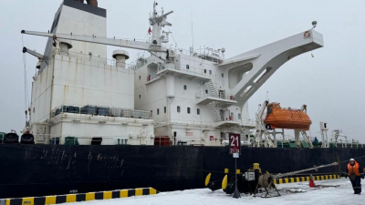 В Морспасслужбе придумали, как заделать повреждения танкера в Усть-Луге