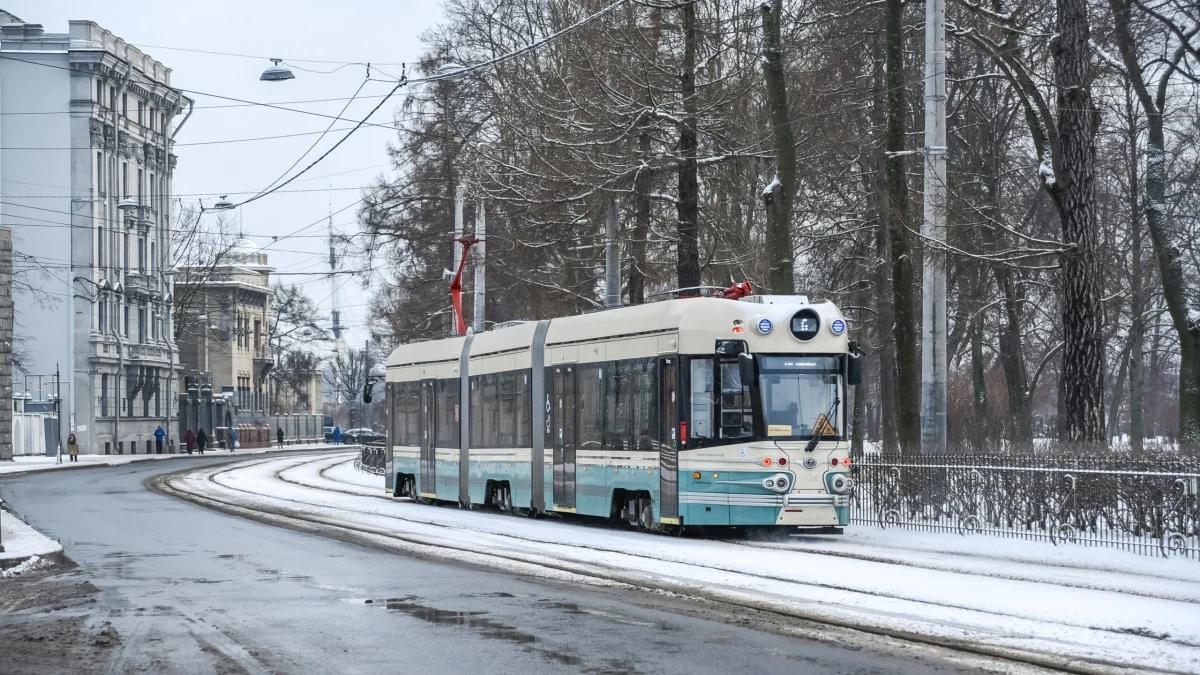 Полиция задержала вандала, который разбил стекло в двери трамвая в Выборгском районе - tvspb.ru