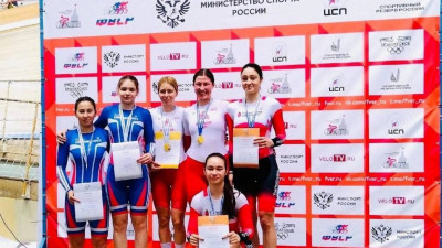 Петербургские спортсмены завоевали 12 медалей в чемпионате и первенстве России по велоспорту в Москве