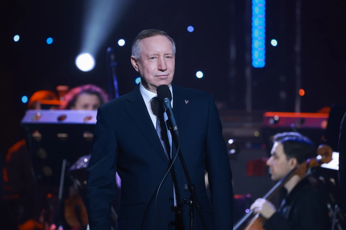 Александр Беглов поблагодарил со сцены БКЗ «Октябрьский» участниц СВО и всех петербурженок, которые ждут своих воинов домой с победой - tvspb.ru