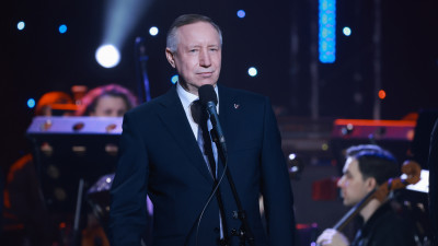 Александр Беглов поблагодарил со сцены БКЗ «Октябрьский» участниц СВО и всех петербурженок, которые ждут своих воинов домой с победой