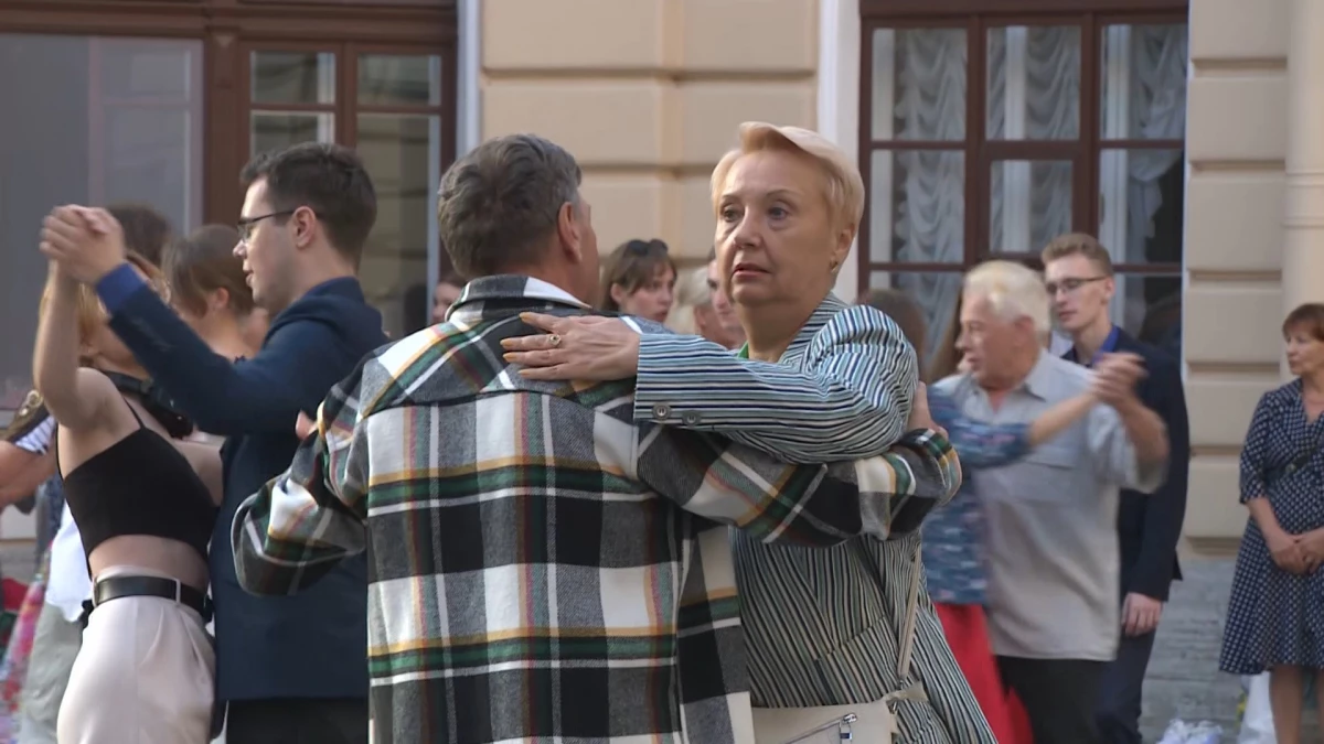 Александр Беглов: По просьбе горожан «серебряного возраста» Петербург возрождает традицию танцевальных площадок - tvspb.ru