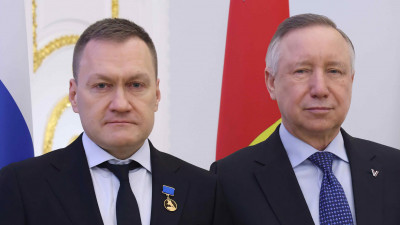 Александр Беглов наградил начальника ГУ МВД России по городу и области Романа Плугина знаком отличия  «За заслуги перед Санкт-Петербургом»