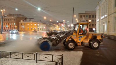 Как убирают снег в Петербурге
