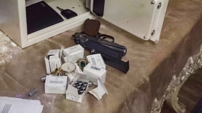 Травматический пистолет с патронами и неустановленные вещества нашли в местах проживания кочевого народа