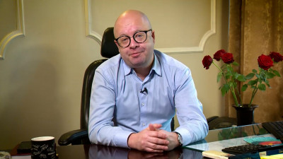 Виктор Минков поздравил женщин с 8 марта