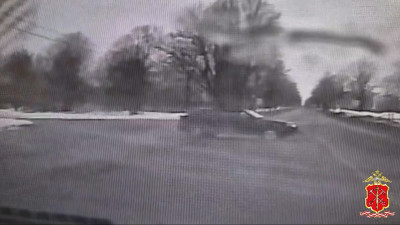 В Ленобласти пьяный вальс на ВАЗе закончился для лихача встречей со столбом и полицией