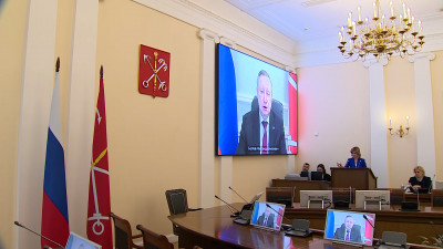 Социальная поддержка и подготовка к весеннему призыву: как прошло заседание правительства Петербурга в Смольном