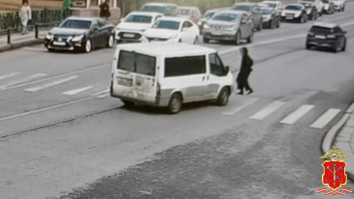 Девушка попала под колеса автомобиля на Садовой улице