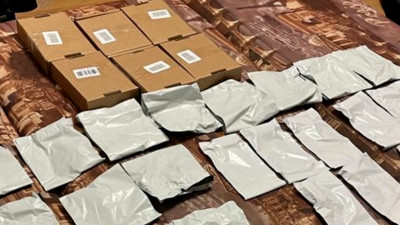 Петербурженка продавала наркотики на маркетплейсе, пряча их в точилки и ластики