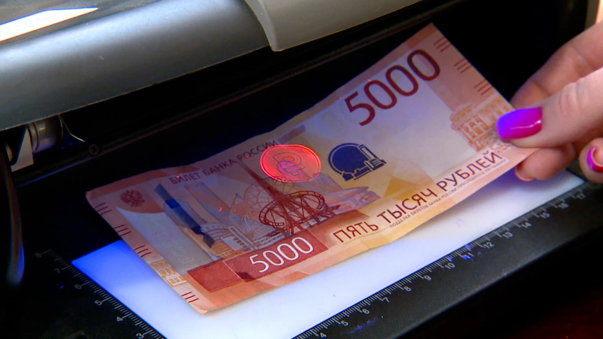 Посетитель фастфуда попытался рассчитаться деньгами из «Банка приколов» - tvspb.ru