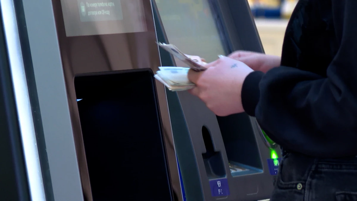 В Петербурге мужчине заблокировали зарплатную карту, посчитав его умершим - tvspb.ru