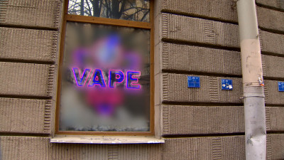 «Риск рака легких в четыре раза выше»: врач рассказал об опасности вейпов