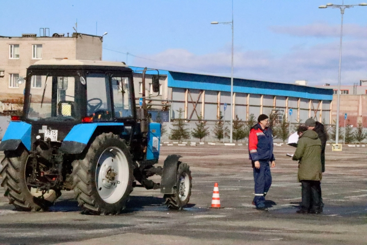 В Петербурге выбрали лучших дворников и трактористов - tvspb.ru