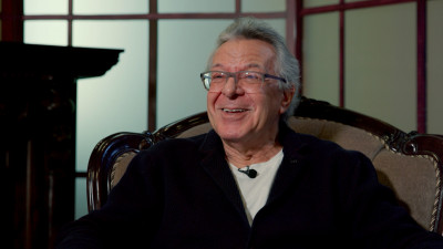 Андрей Ургант рассказал о своих книгах на прикроватной тумбочке