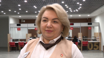 Инженер-инспектор МФЦ Ирина Кутейникова поздравила «Зенит» со 100-летием