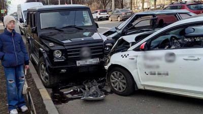 Таксист-нелегал устроил массовую аварию, пытаясь скрыться от полиции в Петербурге