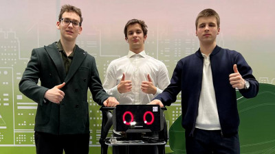 Петербургские школьники разработали робота-стюарда для поездов ВСМ