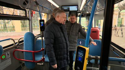 Александр Беглов осмотрел первый  низкопольный электробус отечественного производства