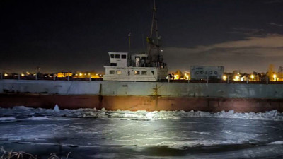 В Колпинском районе готовится операция по освобождению изо льда сорвавшегося сухогруза «Светлый-22»