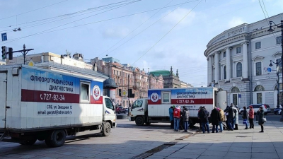 За день 134 петербуржца сделали флюорографию у «Гостиного двора» в передвижном флюорографе