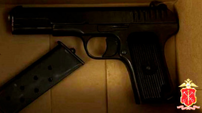 У жителя строительного вагончика в Зеленогорске изъяли целый боевой арсенал