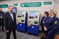 Александр Беглов и Александр Бельский осмотрели обновленную станцию метро «Удельная»